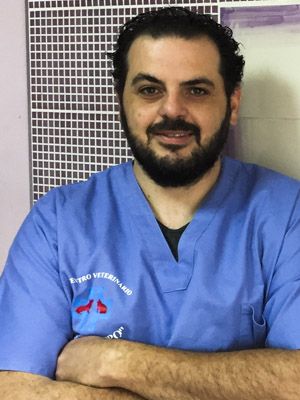 Dott. VITO CAVALLARO Medico Chirurgo presso il Centro Veterinario San Filippo - Agira (ENNA)